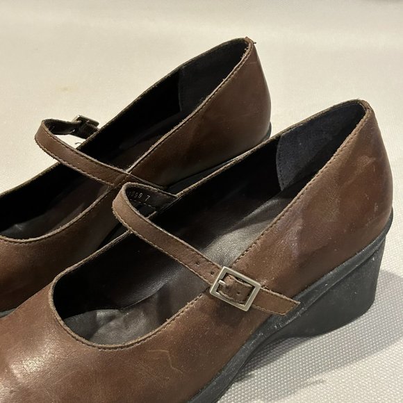 Jessica Vintage Mary Jane Brown Wedges | Size 7 - Picture 7 of 7